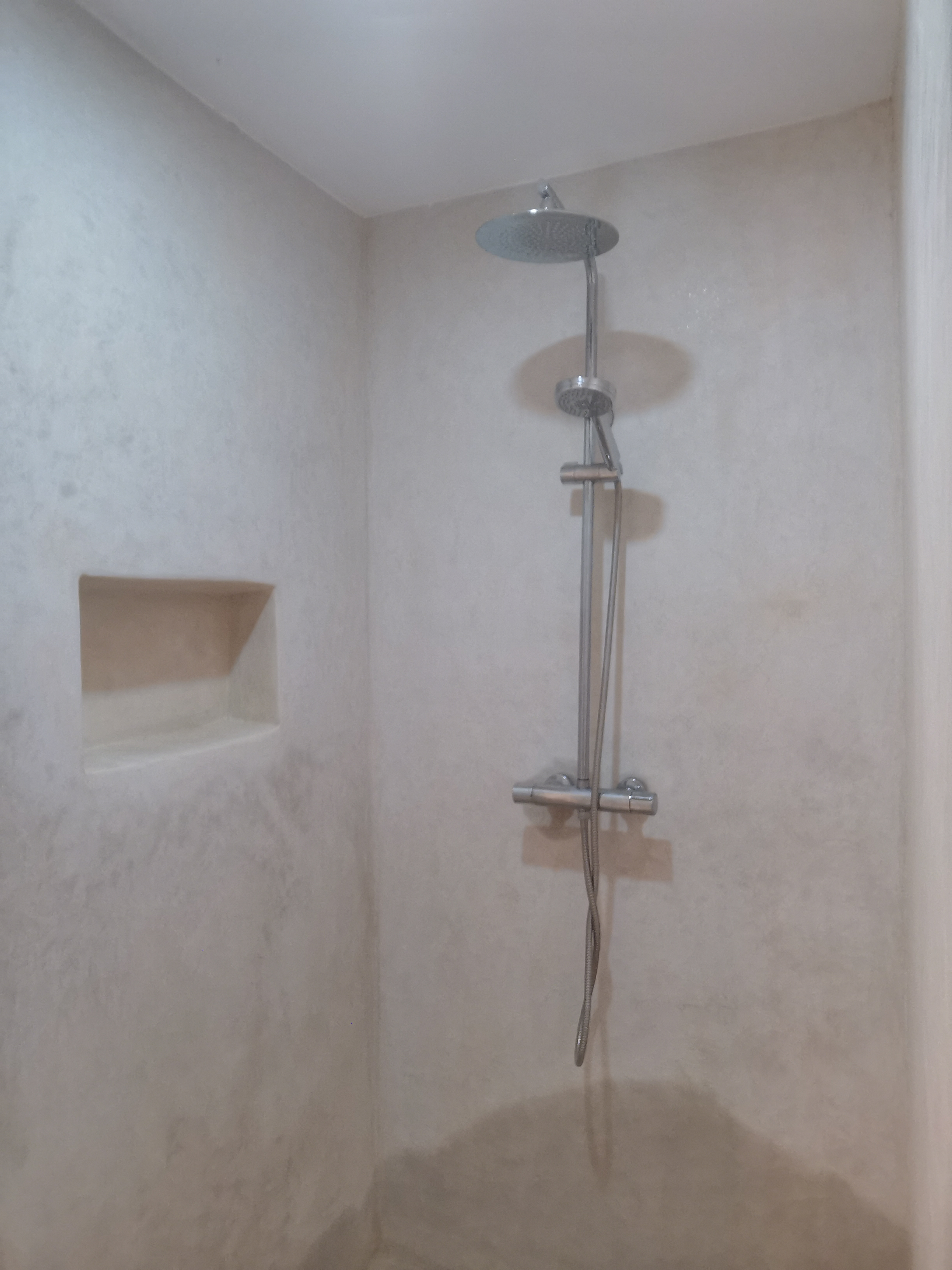 Salle d'eau côté piscine